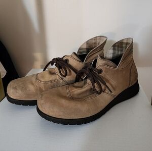 Born Chukka Booties Suede Indie Sleaze Granola Boho Grunge Hippie Hiking Sz 8